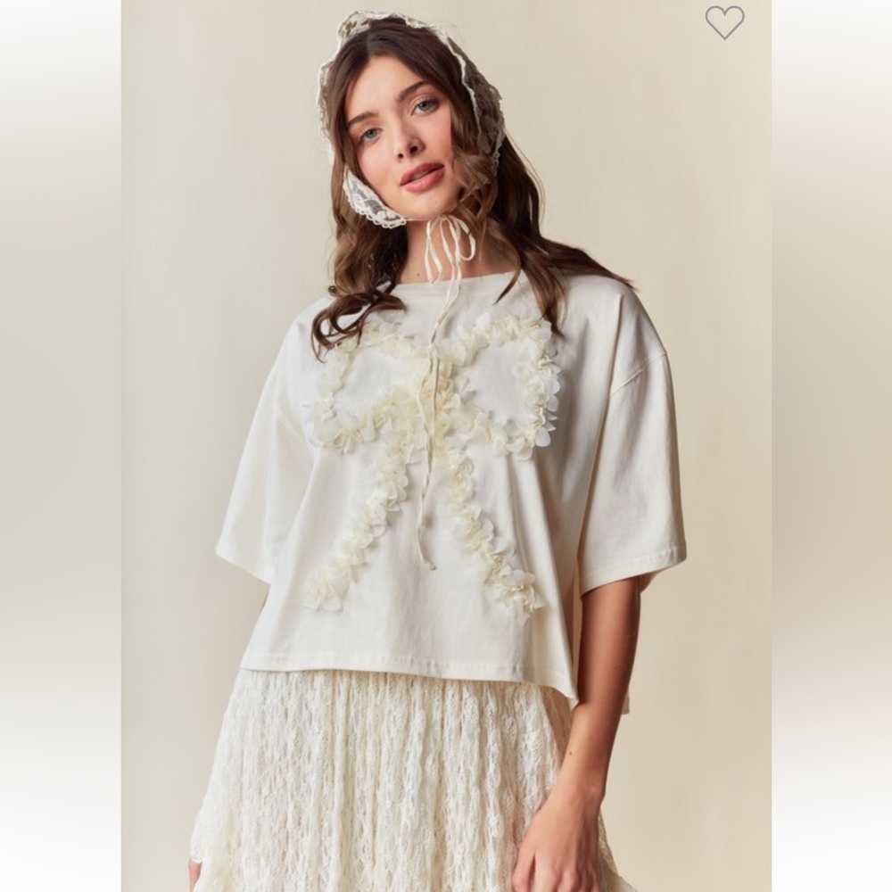 478. Floral Bow Applique boxy crop top cream